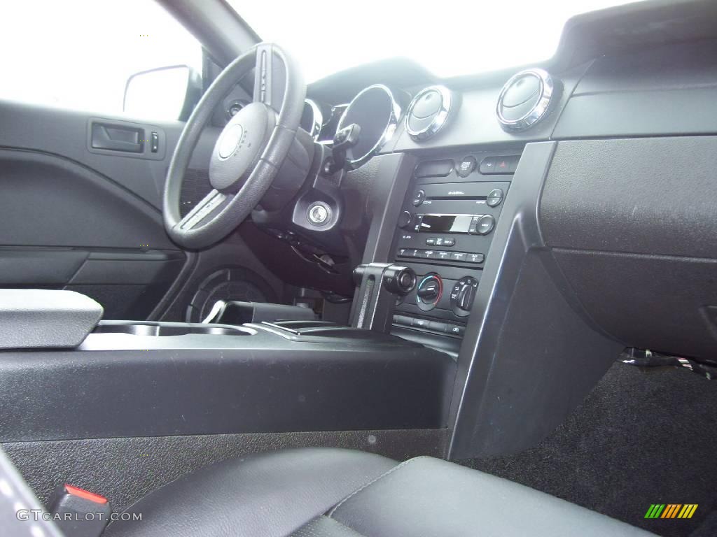 2007 Mustang GT Premium Coupe - Black / Dark Charcoal photo #10