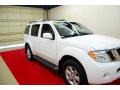Avalanche White - Pathfinder SE Photo No. 14