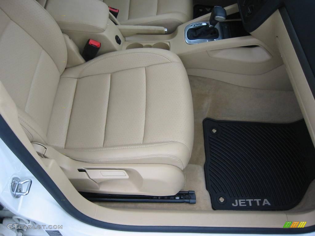 2007 Jetta 2.5 Sedan - Campanella White / Pure Beige photo #30