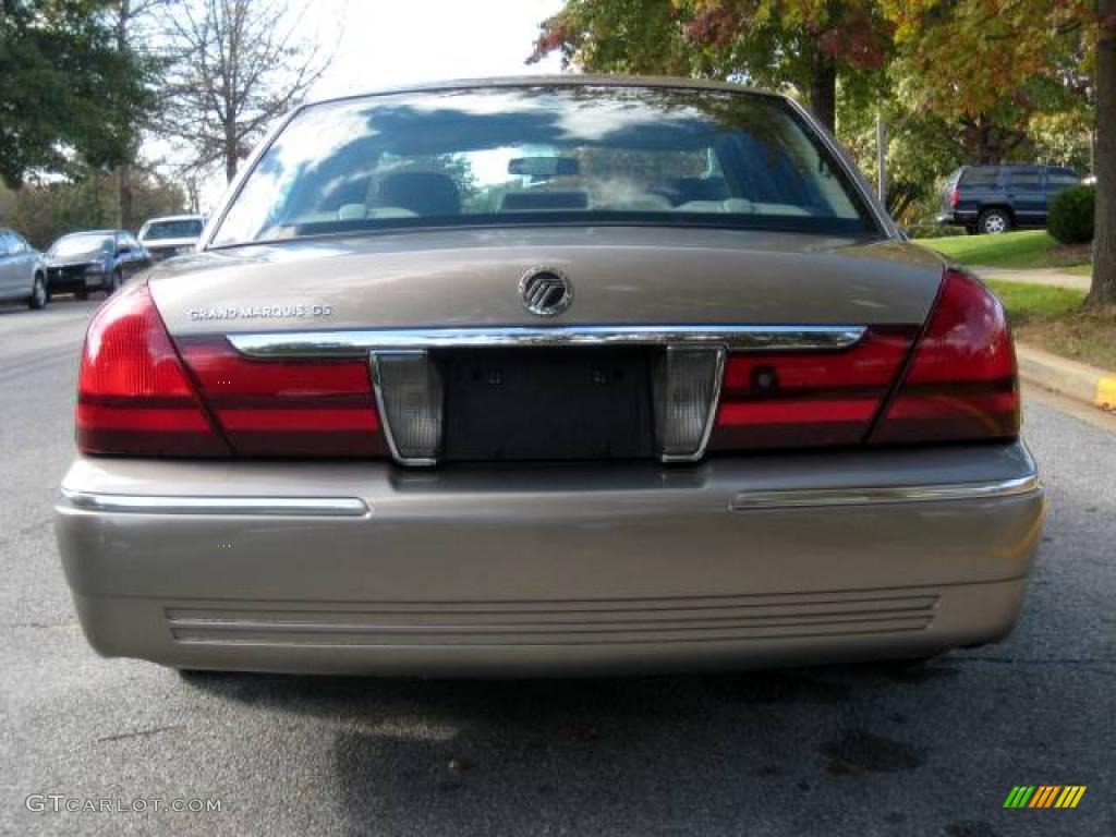 2003 Grand Marquis GS - Arizona Beige Metallic / Medium Parchment photo #3