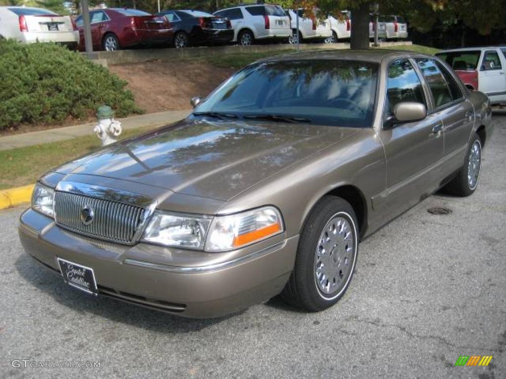 2003 Grand Marquis GS - Arizona Beige Metallic / Medium Parchment photo #8