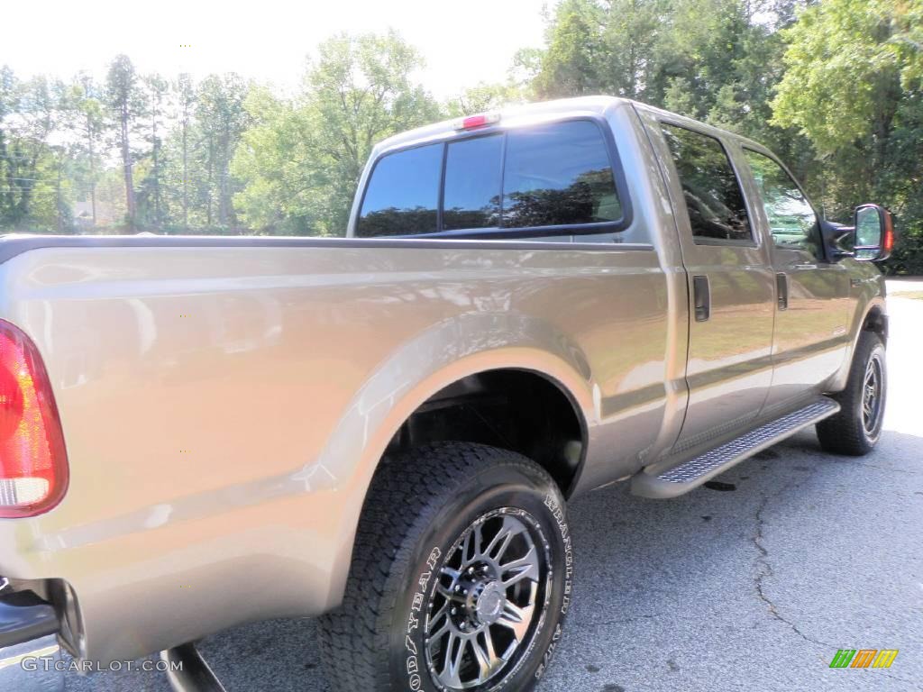 2004 F250 Super Duty Lariat Crew Cab 4x4 - Arizona Beige Metallic / Medium Parchment photo #19