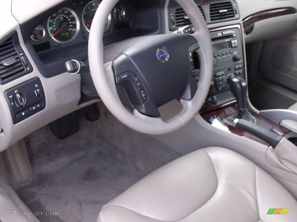 2007 XC70 AWD Cross Country - Black / Taupe photo #11