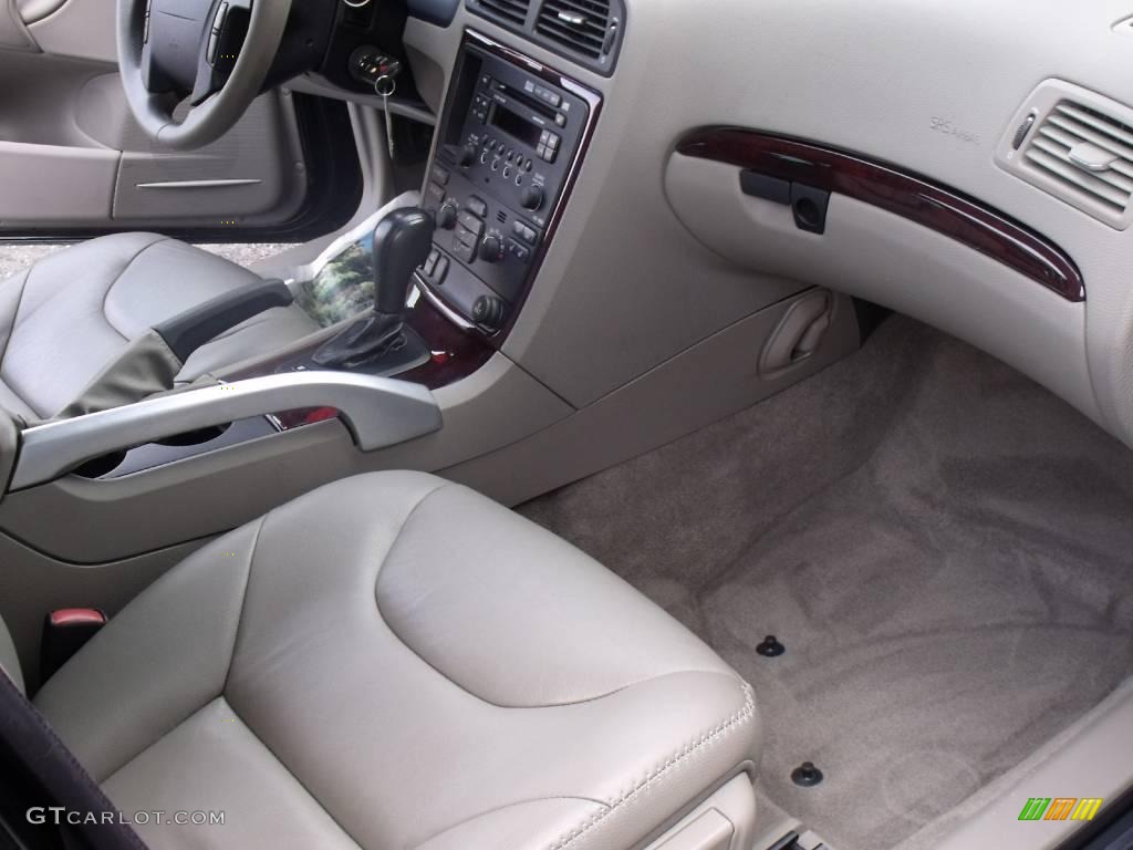 2007 XC70 AWD Cross Country - Black / Taupe photo #14