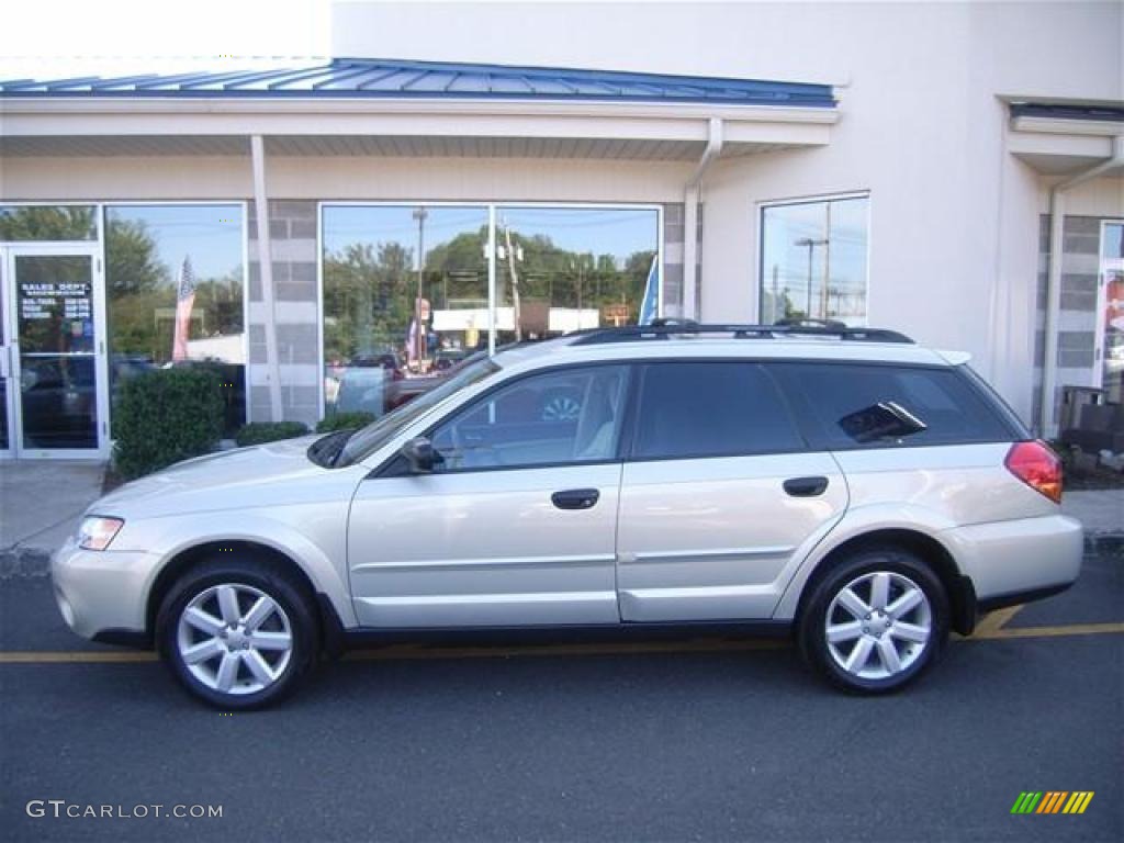 2006 Outback 2.5i Wagon - Champagne Gold Opalescent / Taupe photo #2