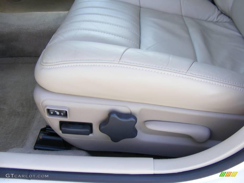 2004 Impala LS - White / Neutral Beige photo #37