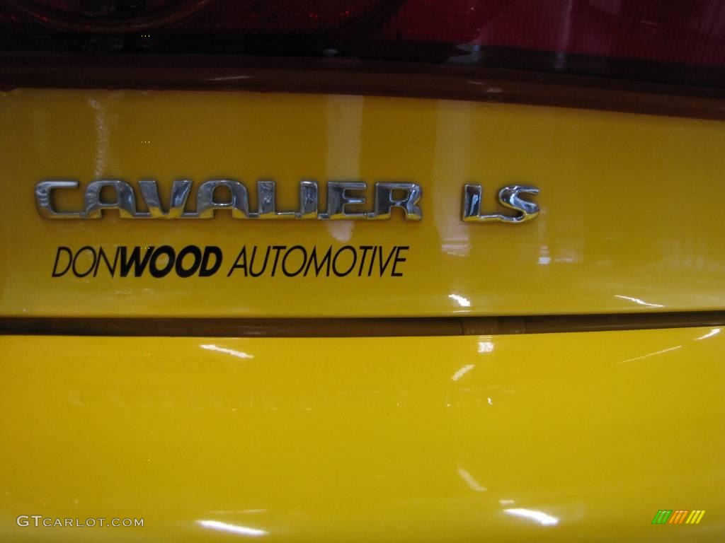 2003 Cavalier LS Sport Coupe - Yellow / Graphite Gray photo #8