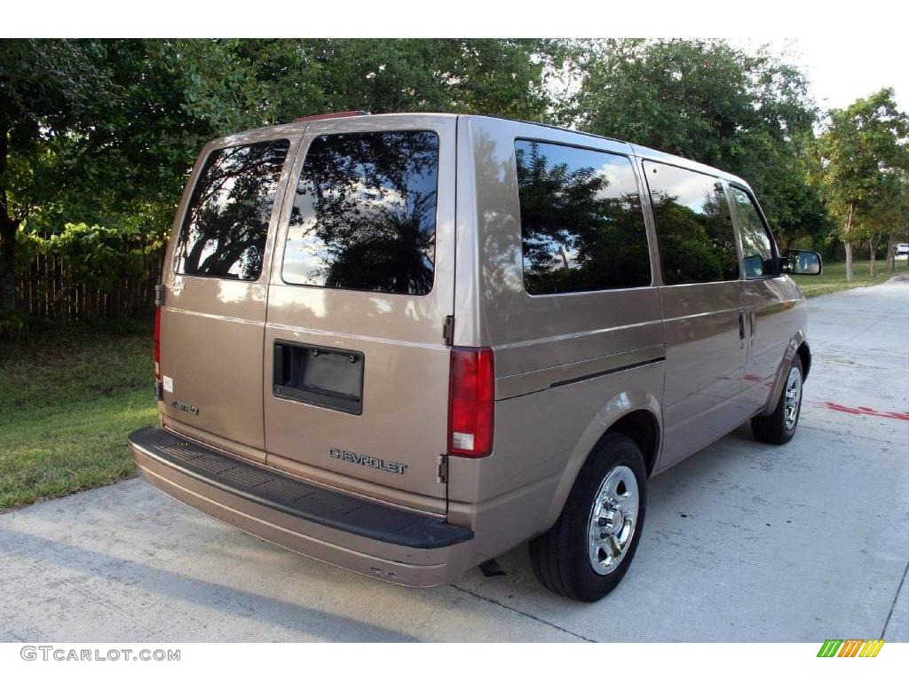 2004 Astro LS Passenger Van - Bronzemist Metallic / Neutral photo #9