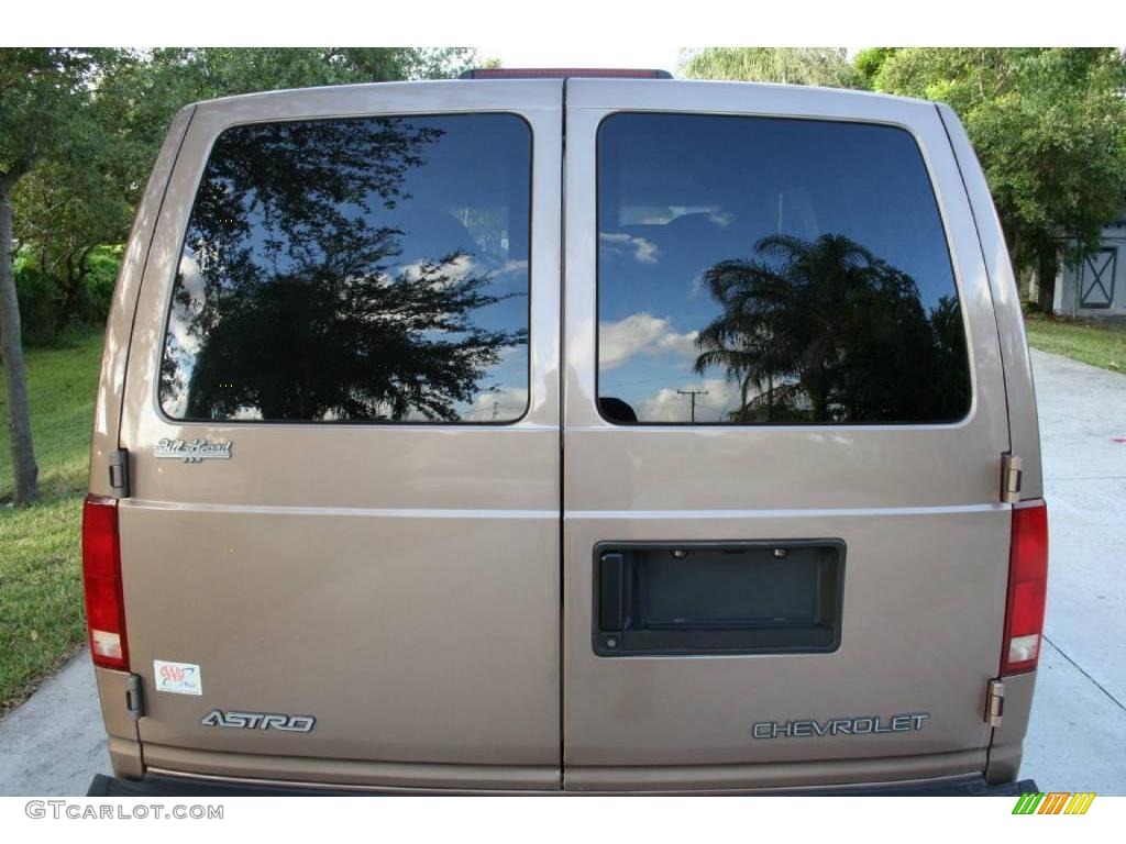 2004 Astro LS Passenger Van - Bronzemist Metallic / Neutral photo #18