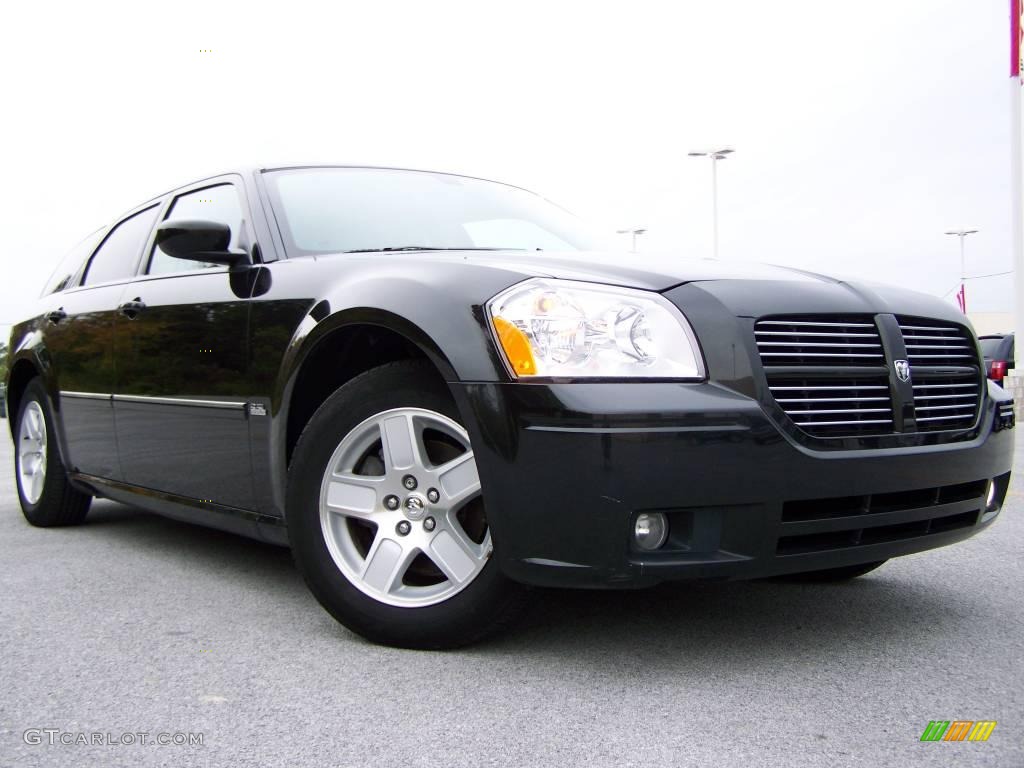 Brilliant Black Crystal Pearl Dodge Magnum