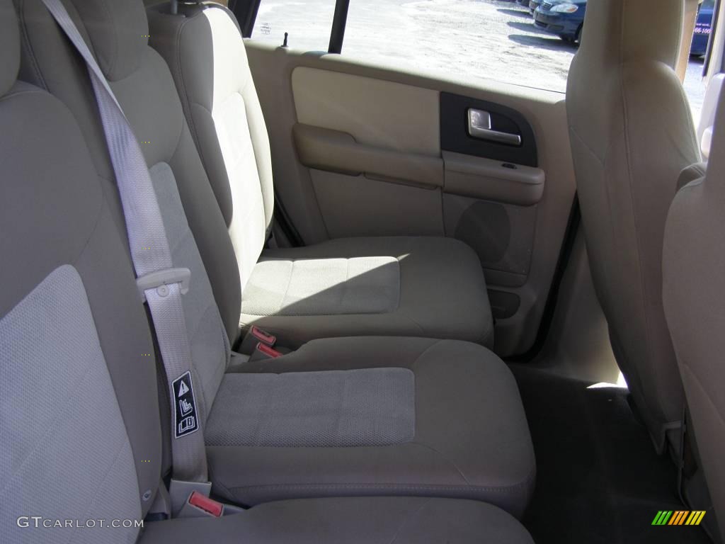 2003 Expedition XLT - Arizona Beige Metallic / Medium Parchment photo #21