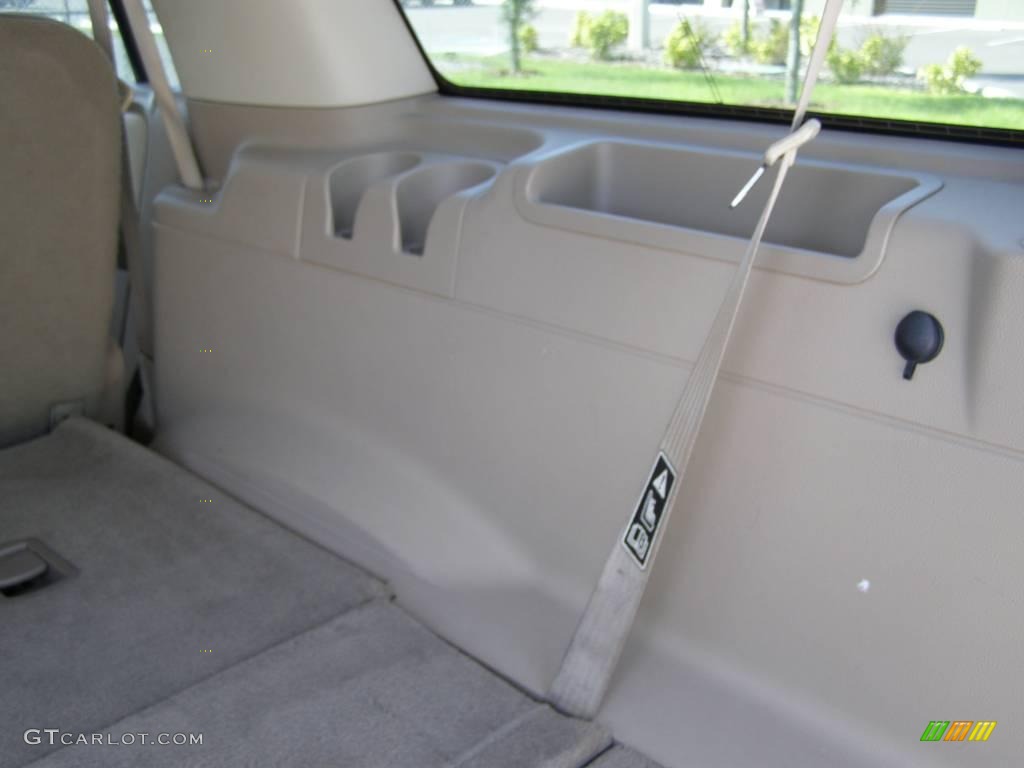 2003 Expedition XLT - Arizona Beige Metallic / Medium Parchment photo #26