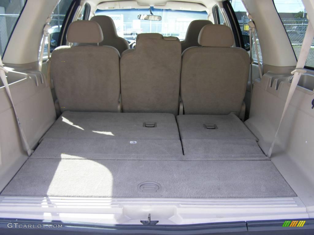 2003 Expedition XLT - Arizona Beige Metallic / Medium Parchment photo #27