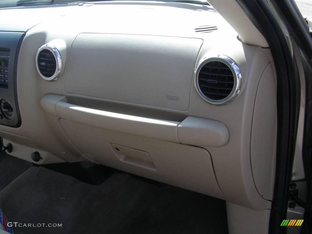 2003 Expedition XLT - Arizona Beige Metallic / Medium Parchment photo #30