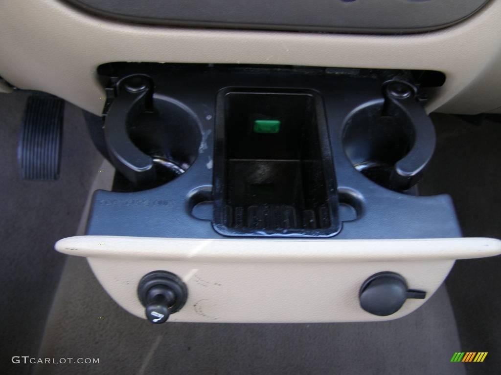 2003 Expedition XLT - Arizona Beige Metallic / Medium Parchment photo #39