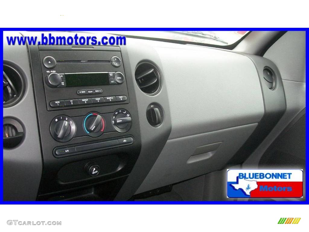 2006 F150 STX Regular Cab 4x4 - Black / Medium/Dark Flint photo #12