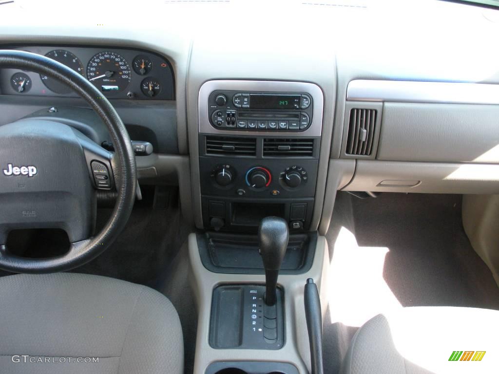 2003 Grand Cherokee Laredo - Stone White / Sandstone photo #17