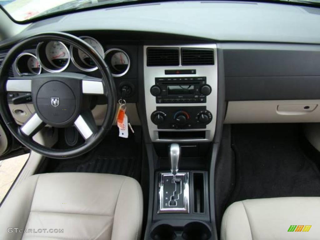 2006 Charger SXT - Brilliant Black Crystal Pearl / Dark Slate Gray/Light Graystone photo #13