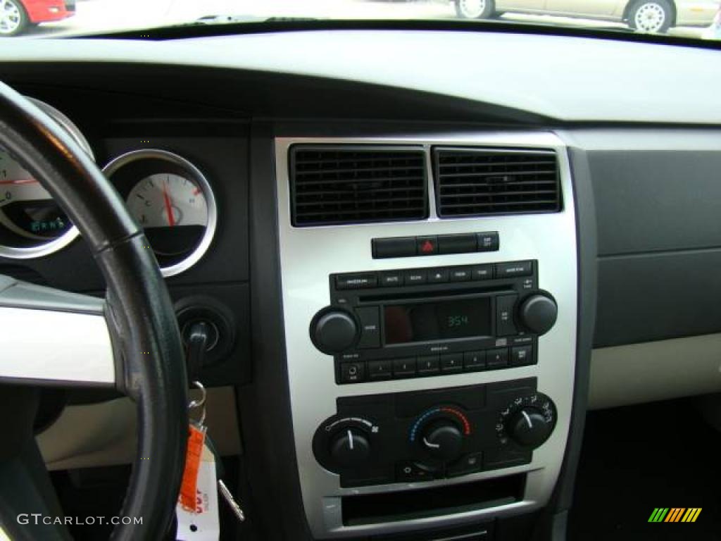 2006 Charger SXT - Brilliant Black Crystal Pearl / Dark Slate Gray/Light Graystone photo #15