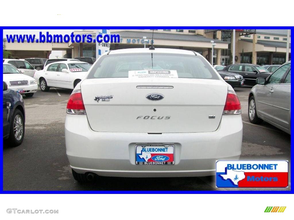 2009 Focus SE Sedan - White Suede / Medium Stone photo #6