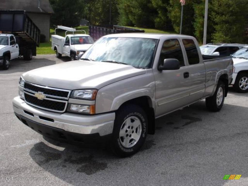 2006 Silverado 1500 Z71 Extended Cab 4x4 - Silver Birch Metallic / Dark Charcoal photo #4