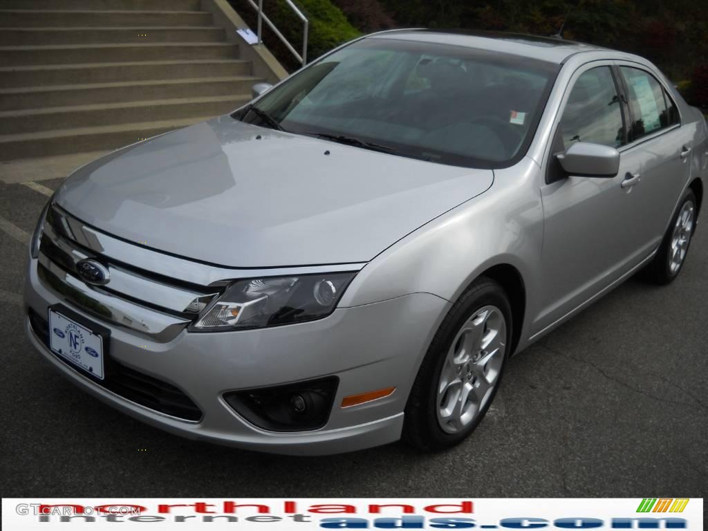 2010 Fusion SE - Brilliant Silver Metallic / Charcoal Black photo #2