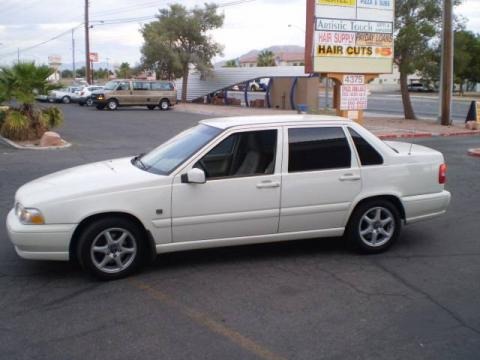 1999 Volvo S70  Data, Info and Specs