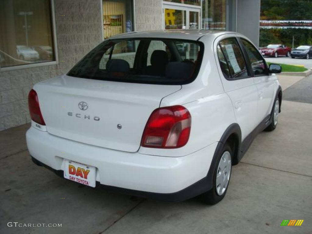 2002 ECHO Sedan - Polar White / Shadow Gray photo #2