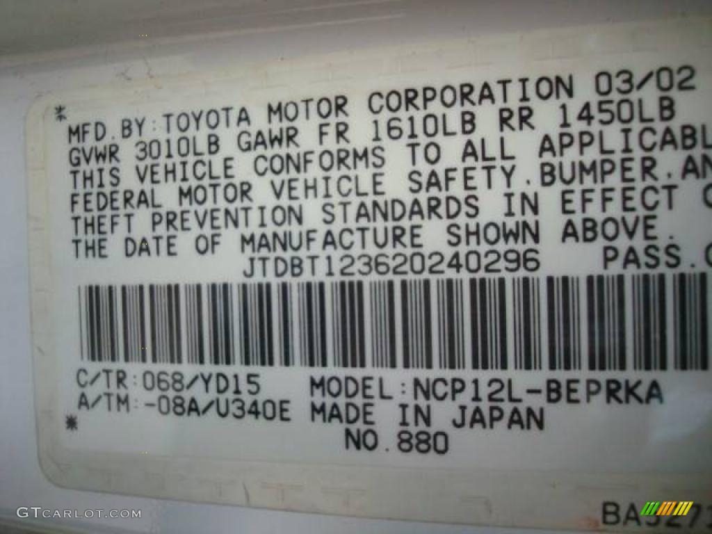 2002 ECHO Sedan - Polar White / Shadow Gray photo #14