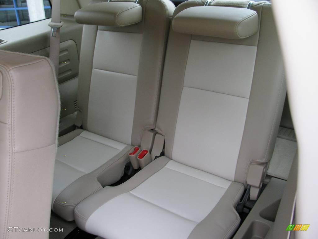 2007 Mountaineer Premier AWD - Vivid Red / Camel photo #13