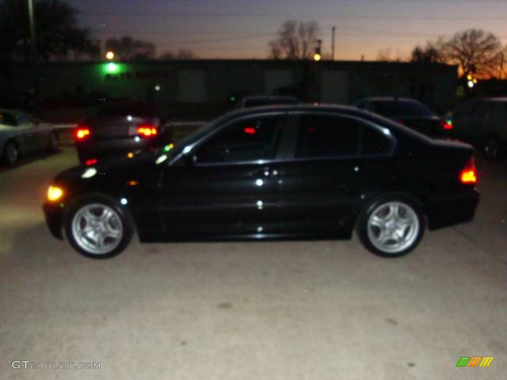 2004 3 Series 330i Sedan - Black Sapphire Metallic / Sand photo #10