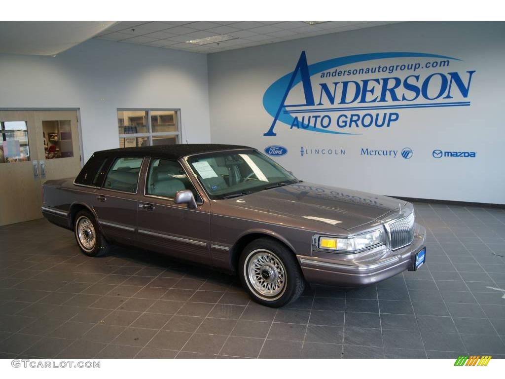 1995 Town Car Executive - Medium Graphite Metallic / Grey photo #1
