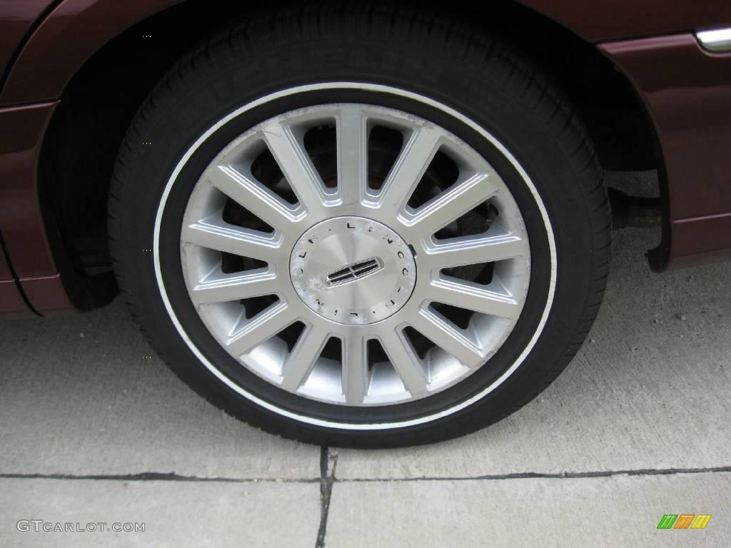 2004 Town Car Signature - Autumn Red Metallic / Dark Stone/Medium Light Stone photo #13