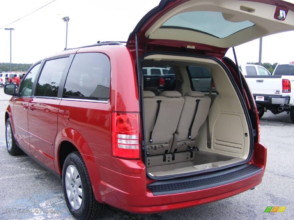 2010 Town & Country LX - Inferno Red Crystal Pearl / Medium Pebble Beige/Cream photo #14