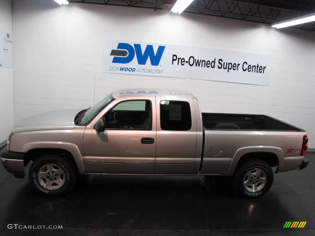 2005 Silverado 1500 Z71 Extended Cab 4x4 - Silver Birch Metallic / Dark Charcoal photo #5