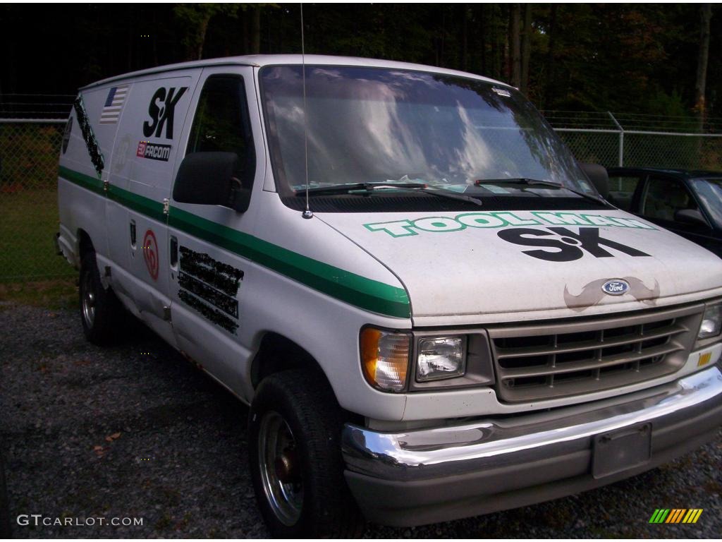 1992 E Series Van E250 Commercial - Glacier White / Grey photo #3