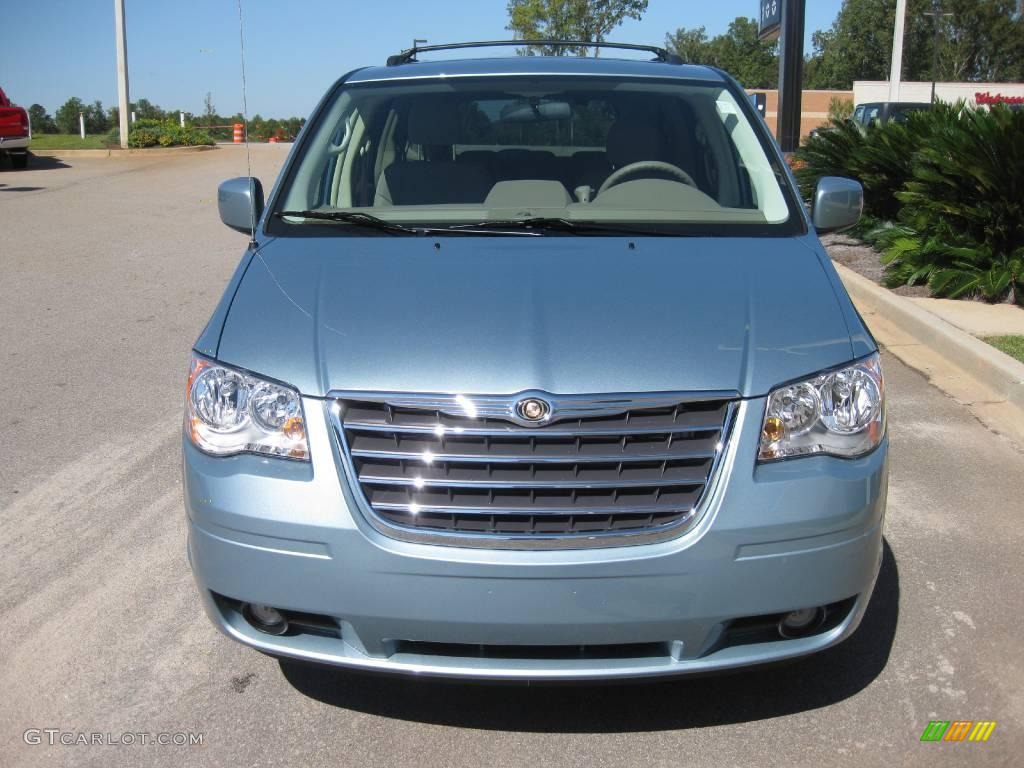 2010 Town & Country Touring - Clearwater Blue Pearl / Medium Pebble Beige/Cream photo #2