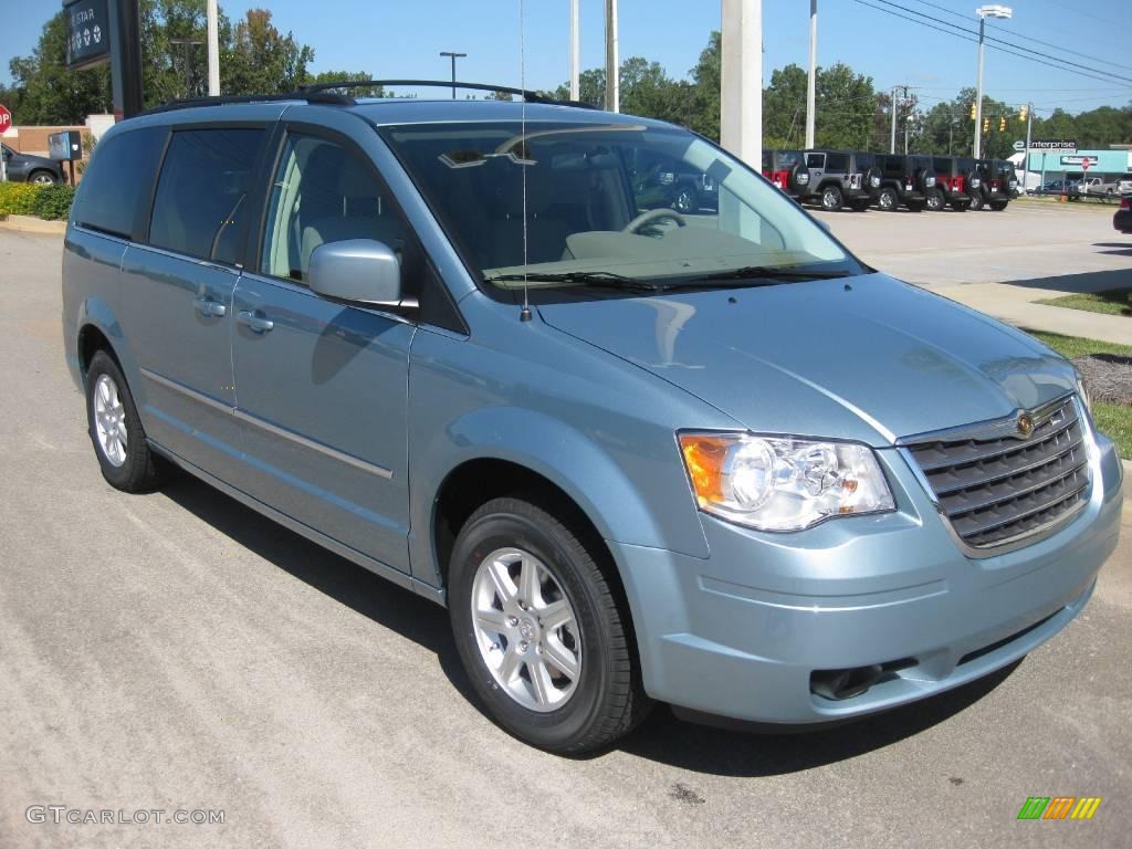 2010 Town & Country Touring - Clearwater Blue Pearl / Medium Pebble Beige/Cream photo #3