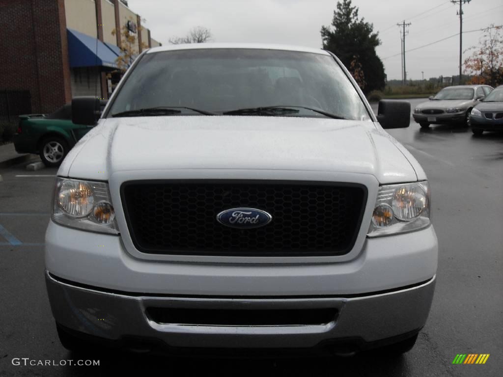 2006 F150 XLT SuperCab 4x4 - Oxford White / Medium/Dark Flint photo #3