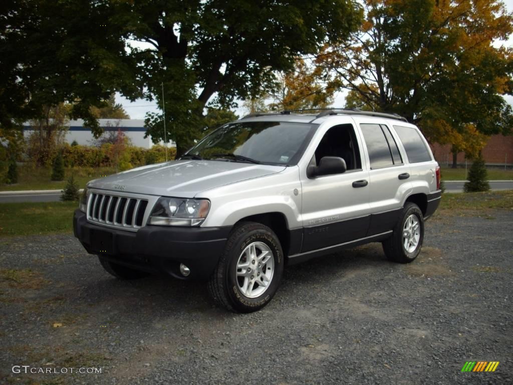 2004 Grand Cherokee Laredo 4x4 - Bright Silver Metallic / Dark Slate Gray photo #1