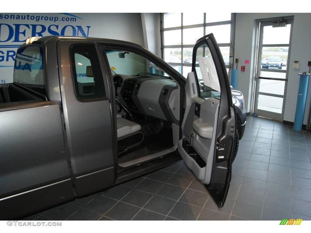 2006 F150 XL Regular Cab - Dark Shadow Grey Metallic / Medium/Dark Flint photo #23