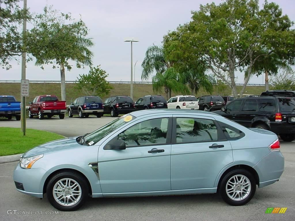 2008 Focus SE Sedan - Light Ice Blue Metallic / Medium Stone photo #7