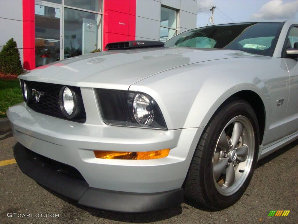 2005 Mustang GT Premium Coupe - Satin Silver Metallic / Dark Charcoal photo #19