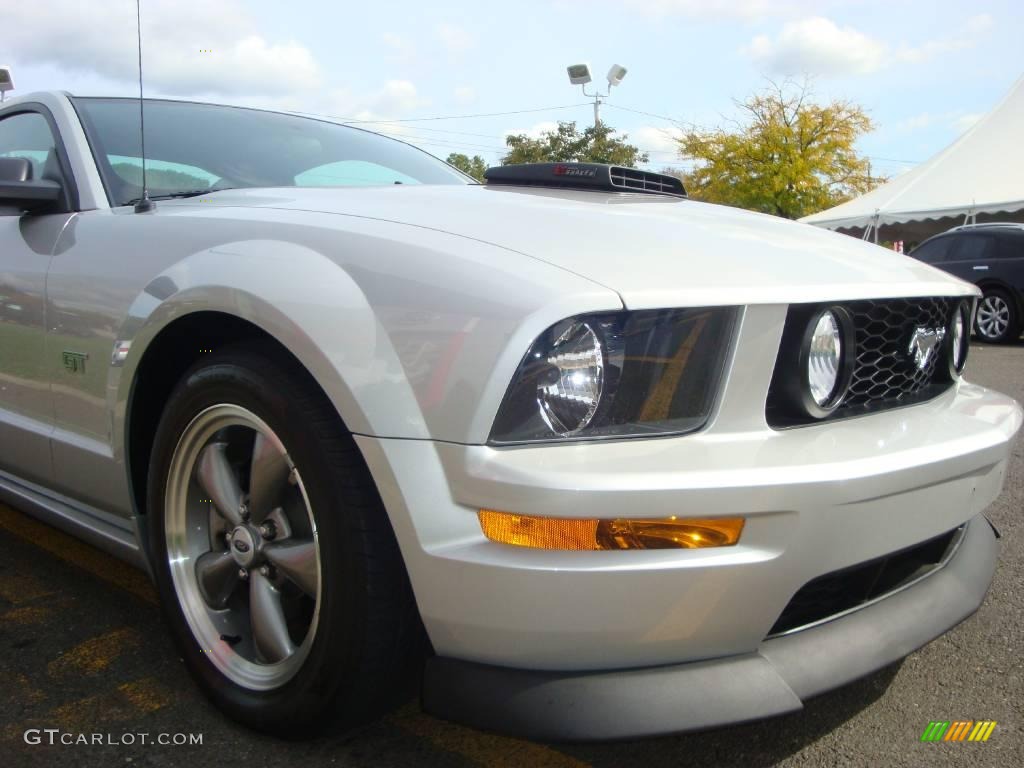 2005 Mustang GT Premium Coupe - Satin Silver Metallic / Dark Charcoal photo #26