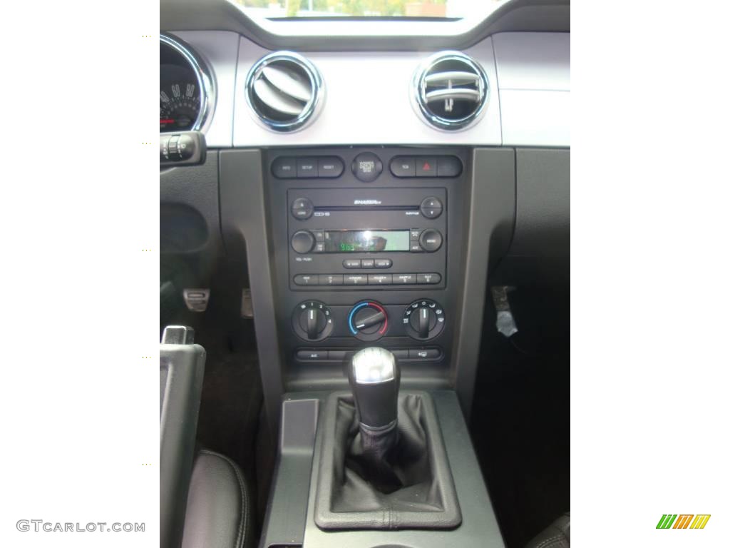 2005 Mustang GT Premium Coupe - Satin Silver Metallic / Dark Charcoal photo #35