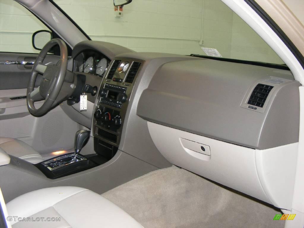 2007 300 Touring - Linen Gold Metallic / Dark Khaki/Light Graystone photo #16