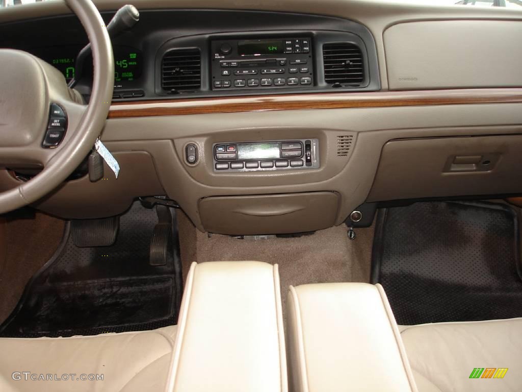 2001 Crown Victoria LX - Arizona Beige Metallic / Medium Parchment photo #12