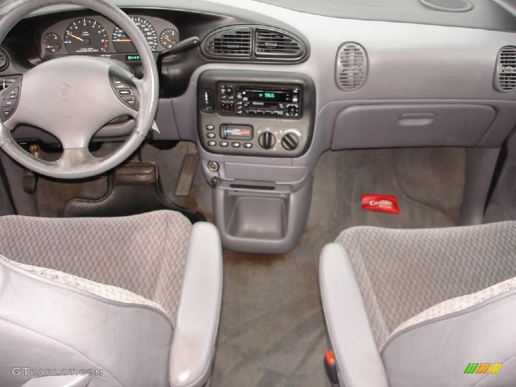 1999 Grand Caravan SE - Inferno Red Pearl / Silver Fern photo #12