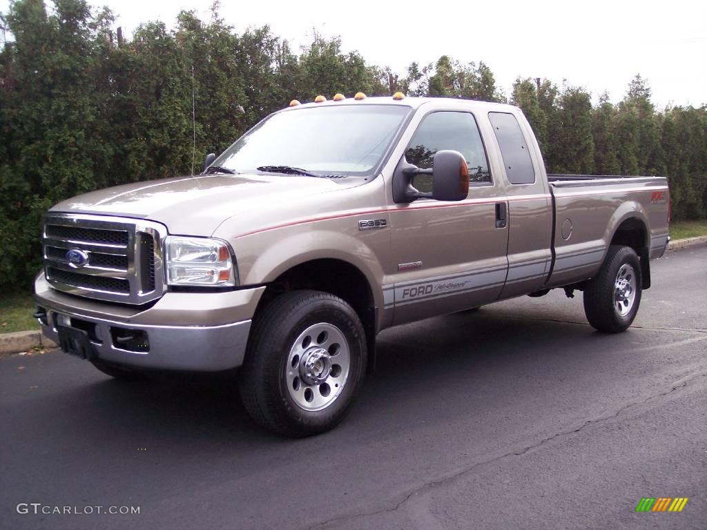 2005 F350 Super Duty XLT SuperCab 4x4 - Arizona Beige Metallic / Tan photo #2