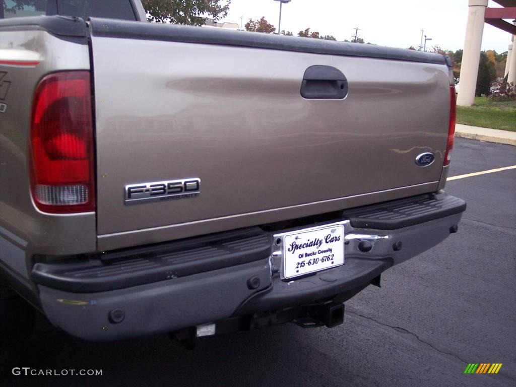 2005 F350 Super Duty XLT SuperCab 4x4 - Arizona Beige Metallic / Tan photo #28